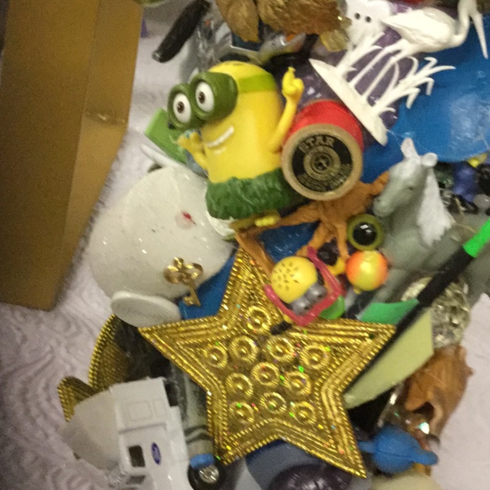 Christmas I SPY trinket tree minions baseball memorabilia festival farmer’s - Picture 8 of 12